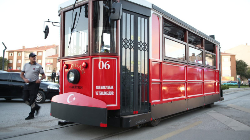 Gölbaşı Belediyesi'nin tramvay projesinin denemesini Başkan Şimşek yaptı.
