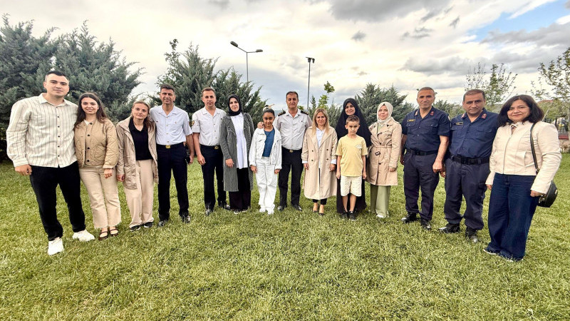 Gölbaşılı Şehit kızı için İlçe Jandarmadan süpriz doğum günü kutlaması...