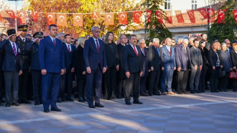  ATATÜRK'Ü SEVGİYLE, SAYGIYLA ANDIK