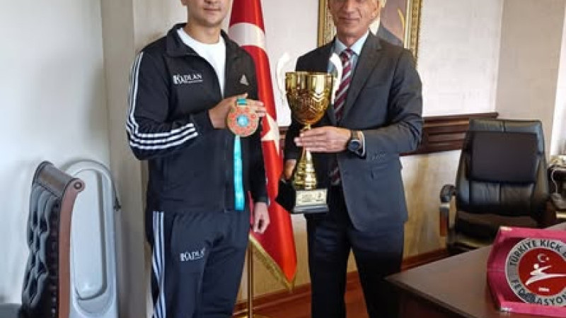 Şampiyon, Kaymakam Rüstemoğlu'nu ziyaret etti